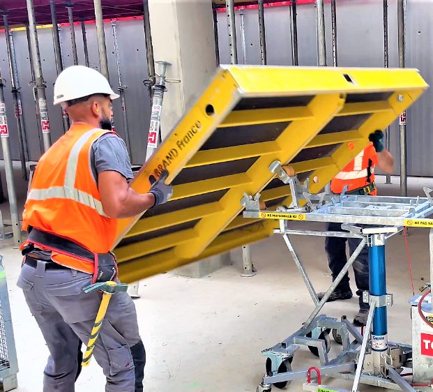 NOS ÉQUIPES DE MONTAGE